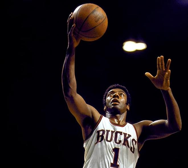 他已与一家 他已与一家