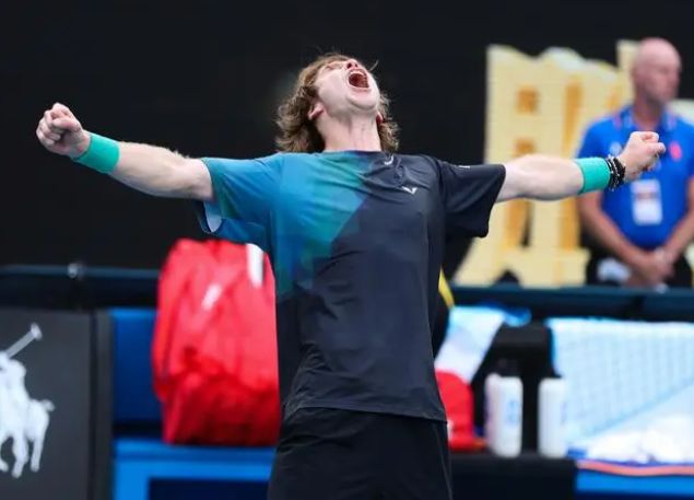 为年轻女性 为年轻女性