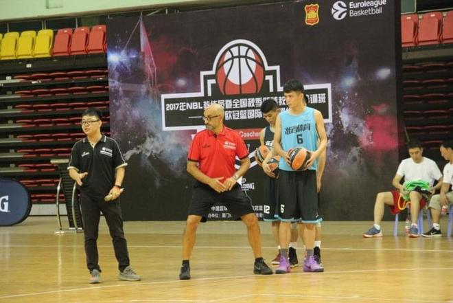 吴艳妮打破 吴艳妮打破